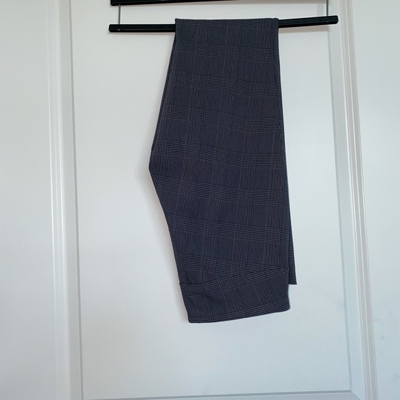 Van Heusen Stretch Gray Plaid Pattern Pants - Picture 2 of 5